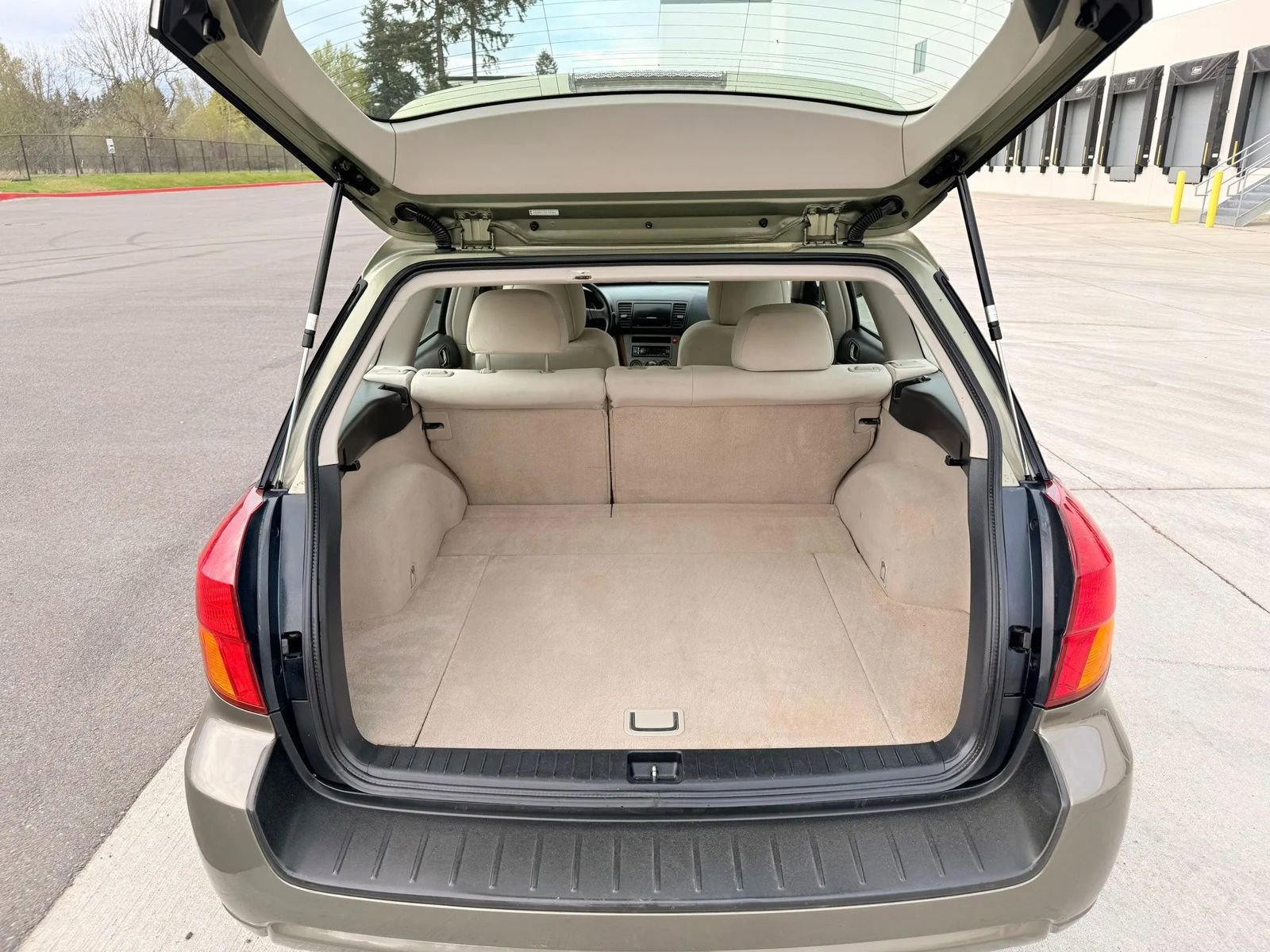 Used 2006 Subaru Outback 2.5i AWD/4WD image 17