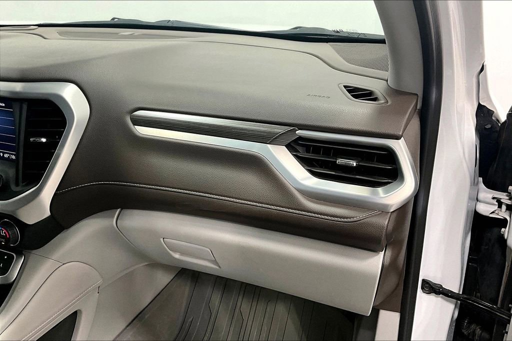 Used 2022 GMC Acadia SLT w/ Preferred Package FWD image 16