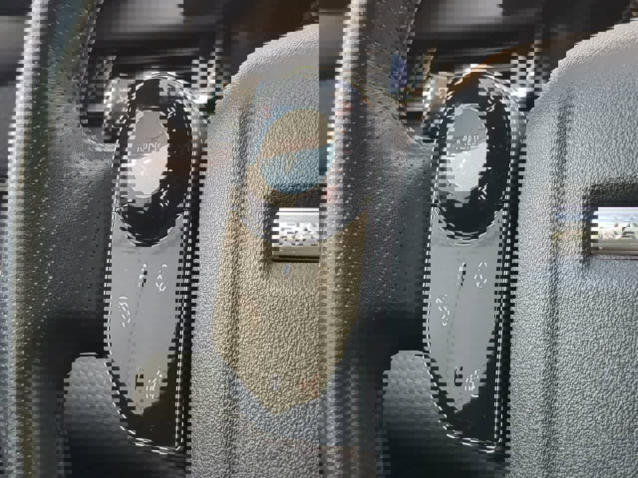 Used 2019 Land Rover Range Rover Velar S image 24