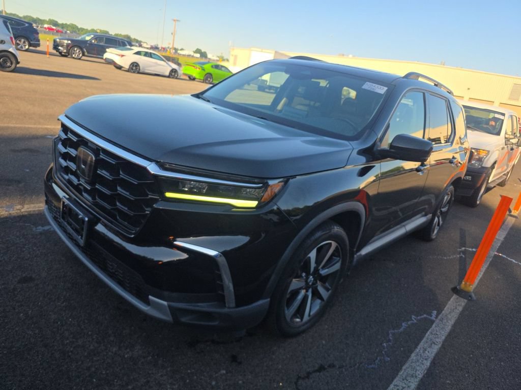 Used 2023 Honda Pilot Touring image 1
