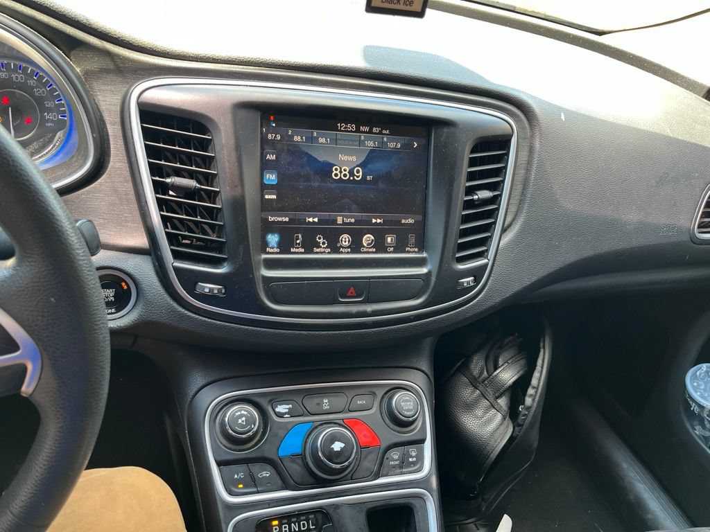 Used 2016 Chrysler 200 Limited FWD image 8