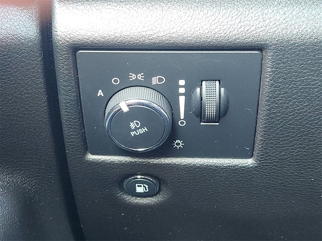 Used 2021 Jeep Grand Cherokee Overland image 23