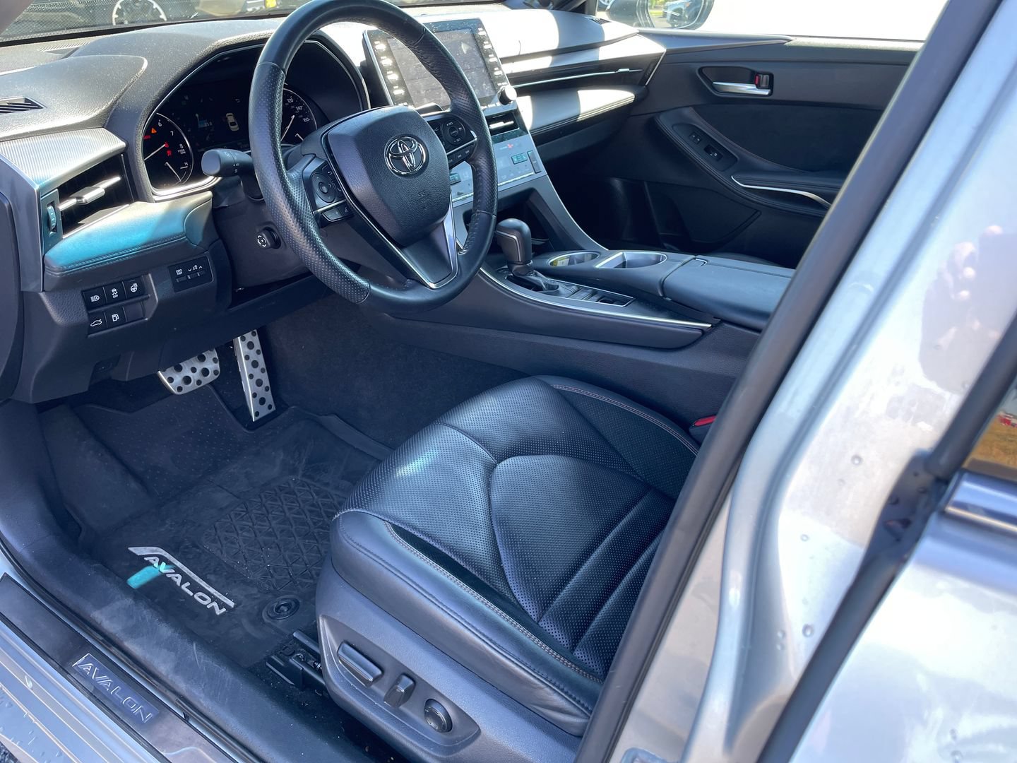 Used 2019 Toyota Avalon Touring w/ All Weather Liner Package FWD image 9