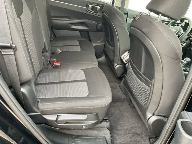 Used 2023 Kia Sorento LX image 11