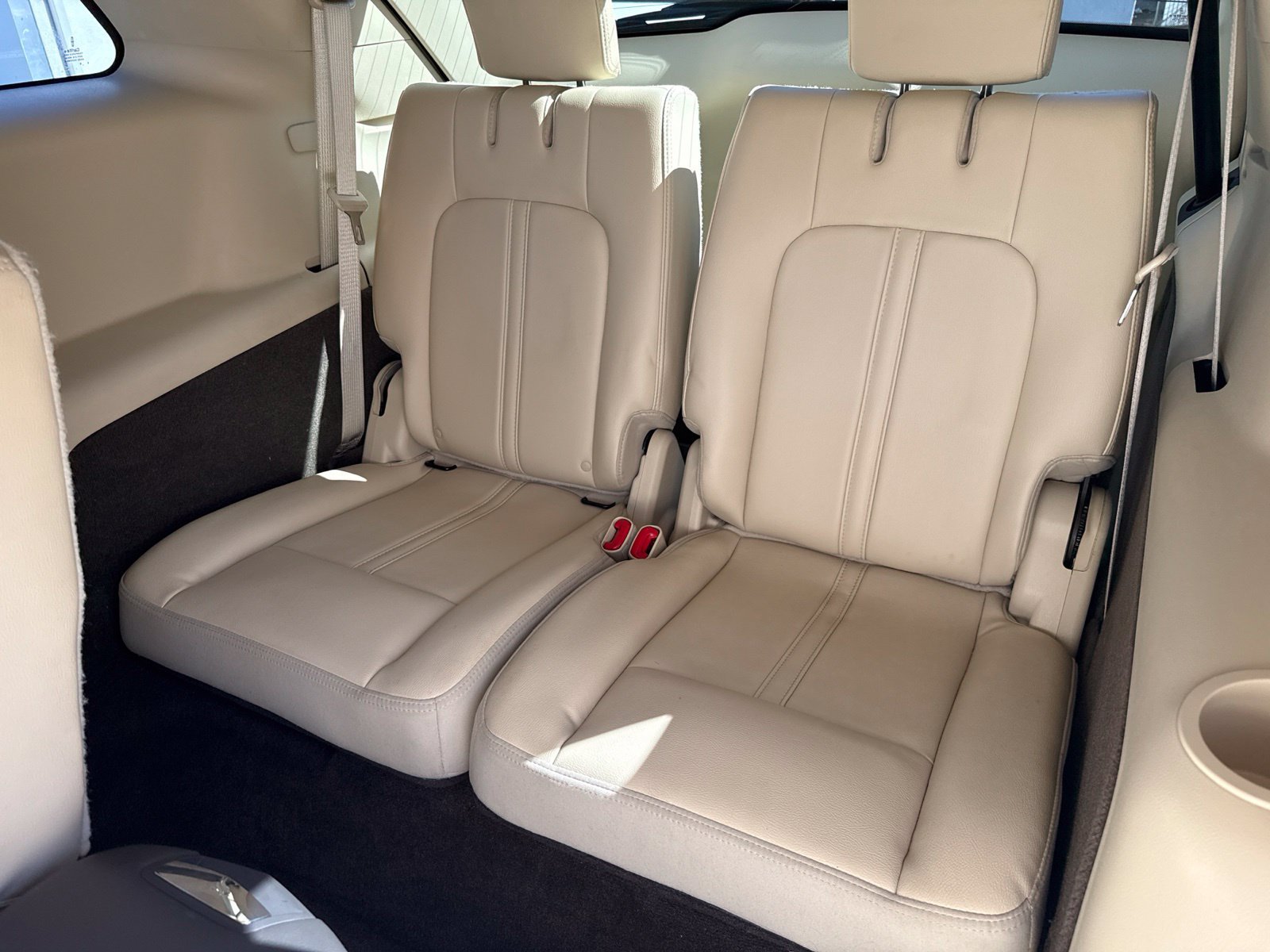 Used 2013 Lincoln MKT AWD image 16