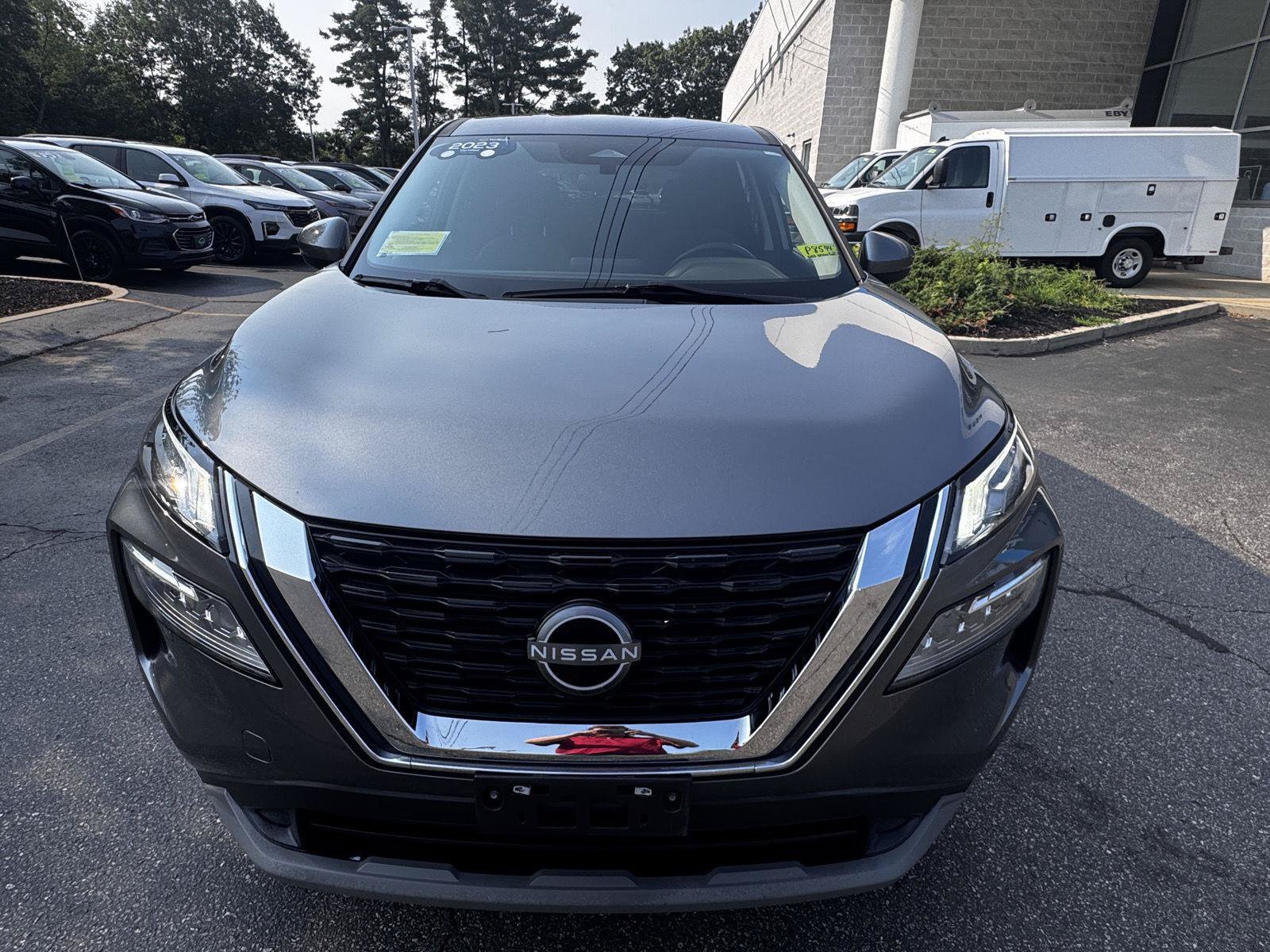 Used 2023 Nissan Rogue SV AWD/4WD image 2
