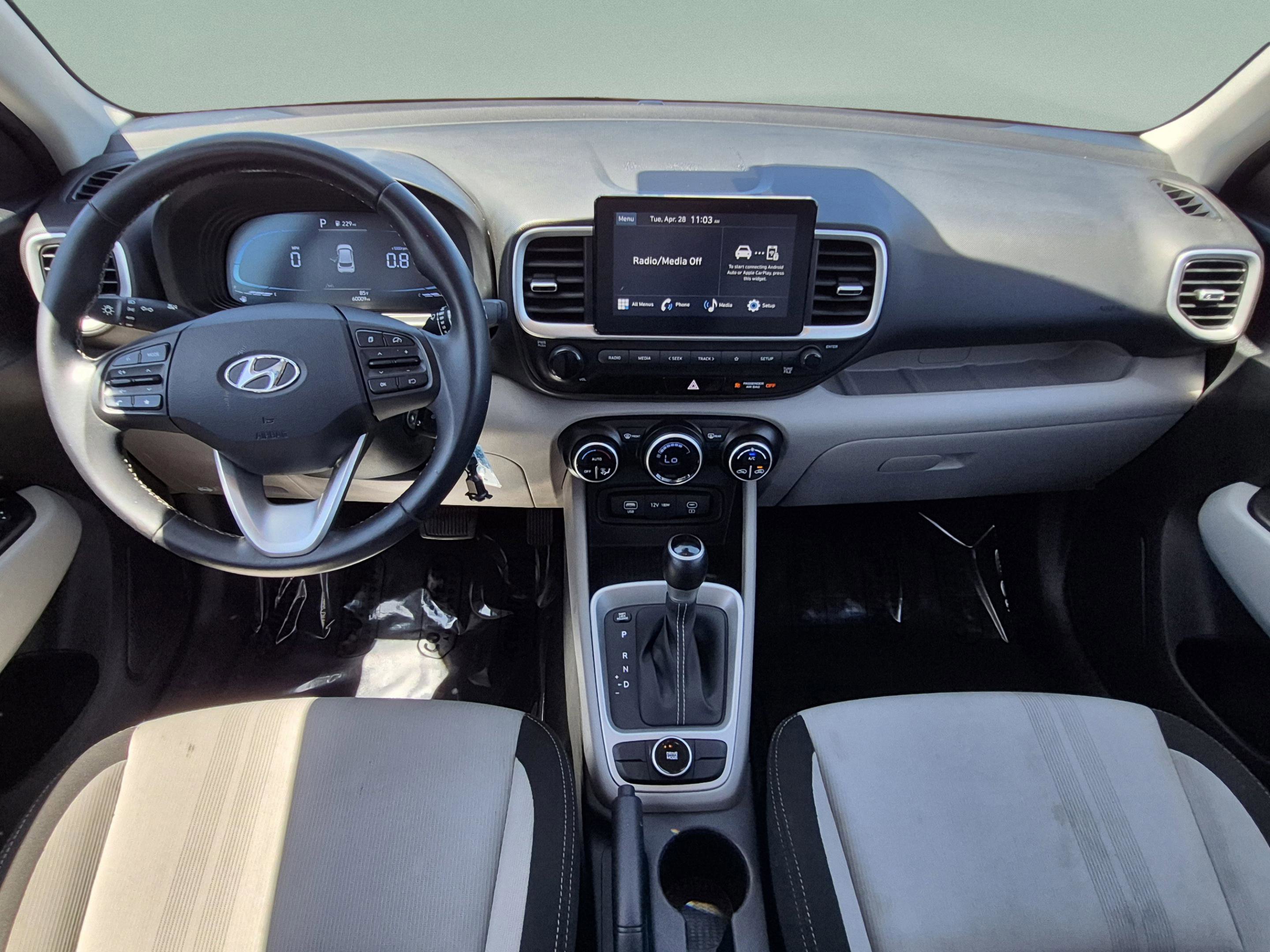 Used 2023 Hyundai Venue SEL FWD image 10