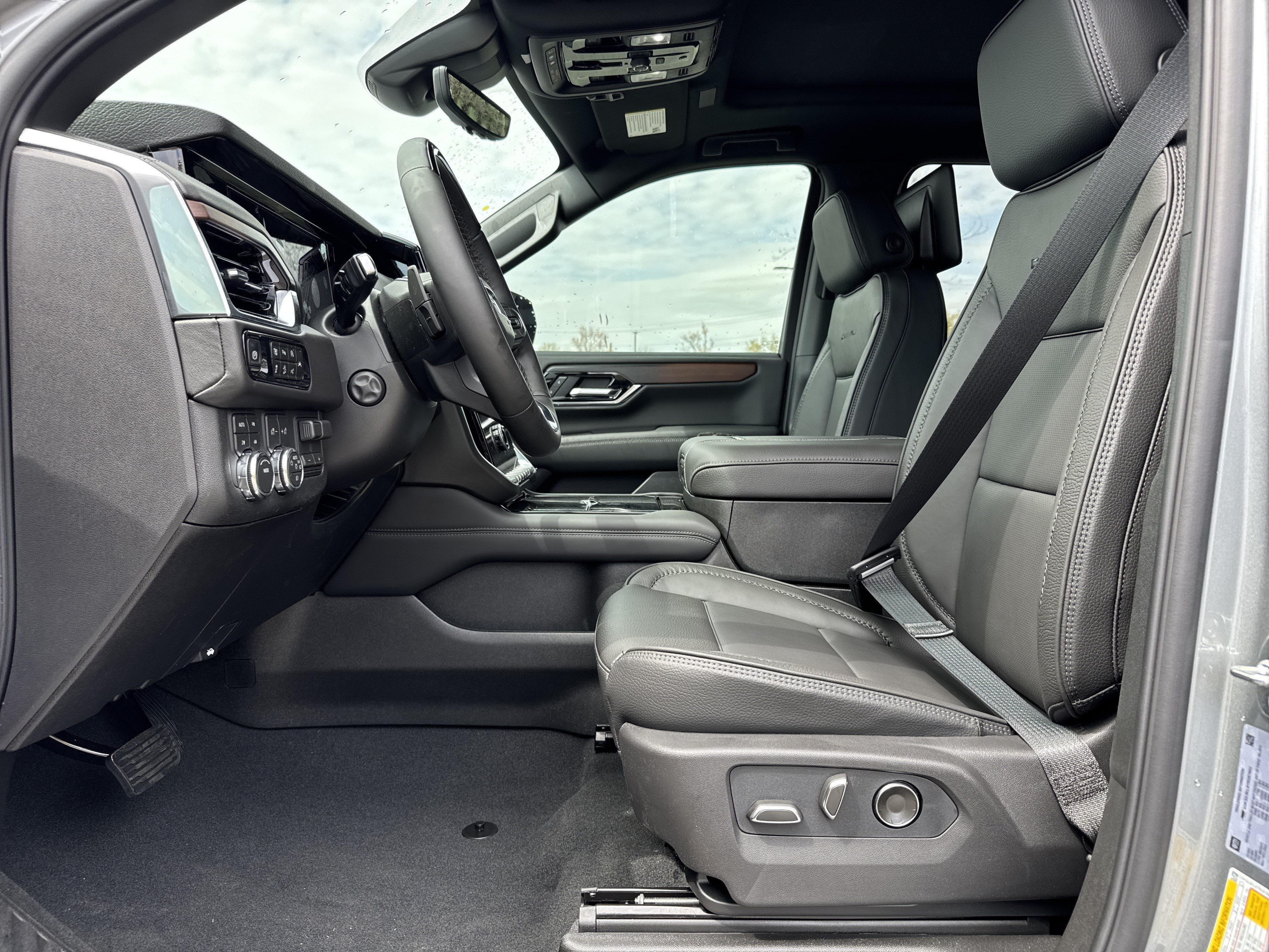 New 2026 GMC Yukon XL Denali w/ Denali Reserve Package AWD/4WD image 15