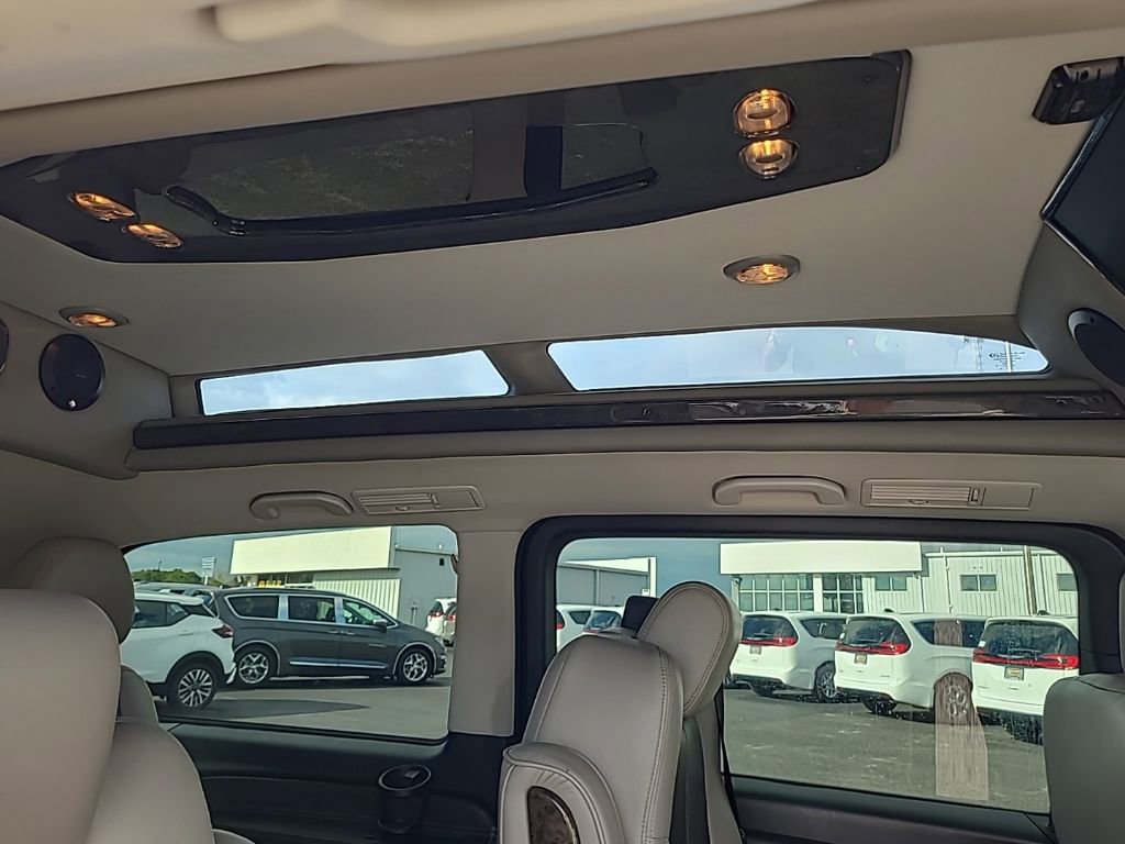 Used 2016 Mercedes-Benz Metris Passenger image 14