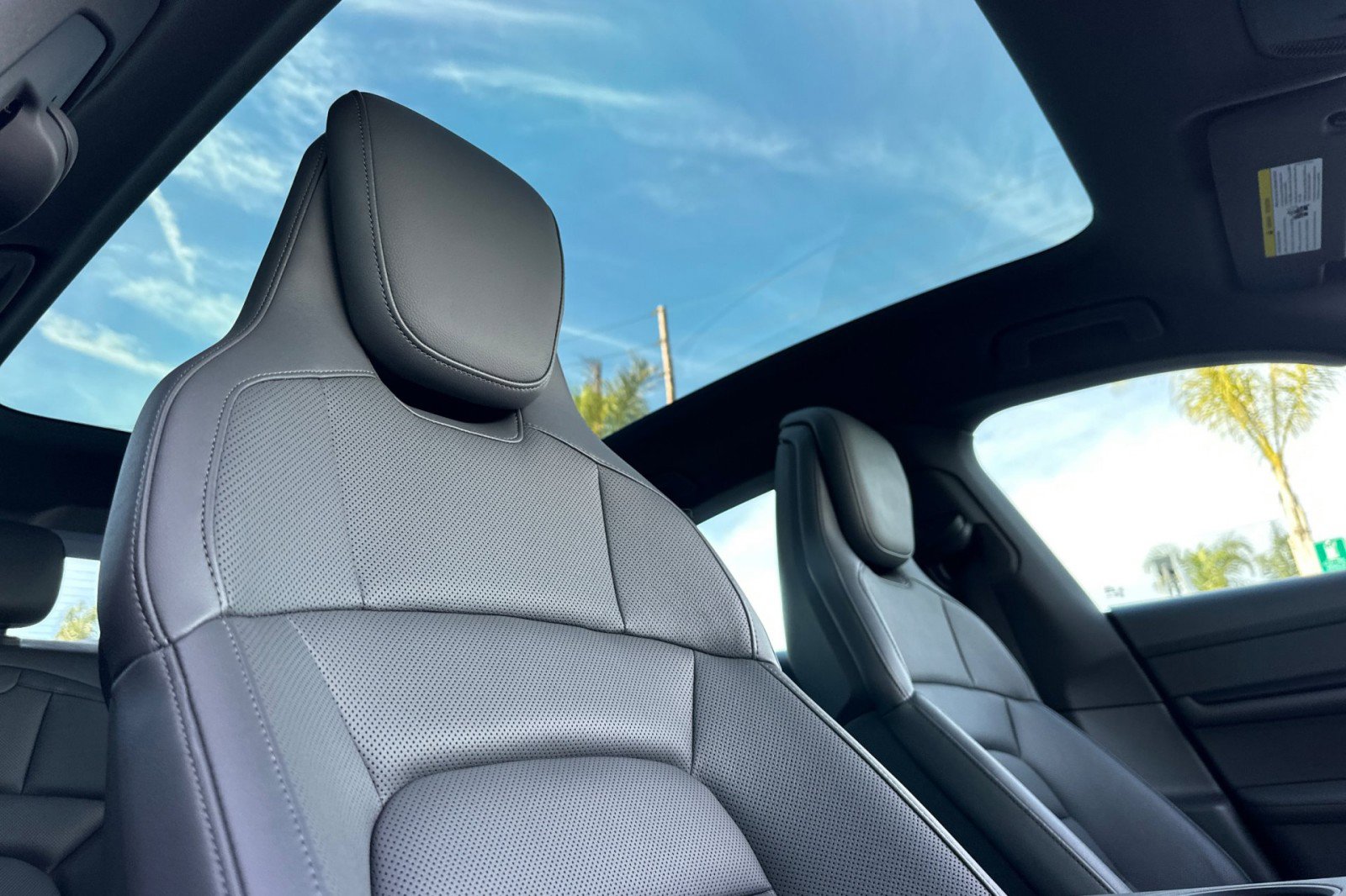 Used 2022 Porsche Taycan image 16