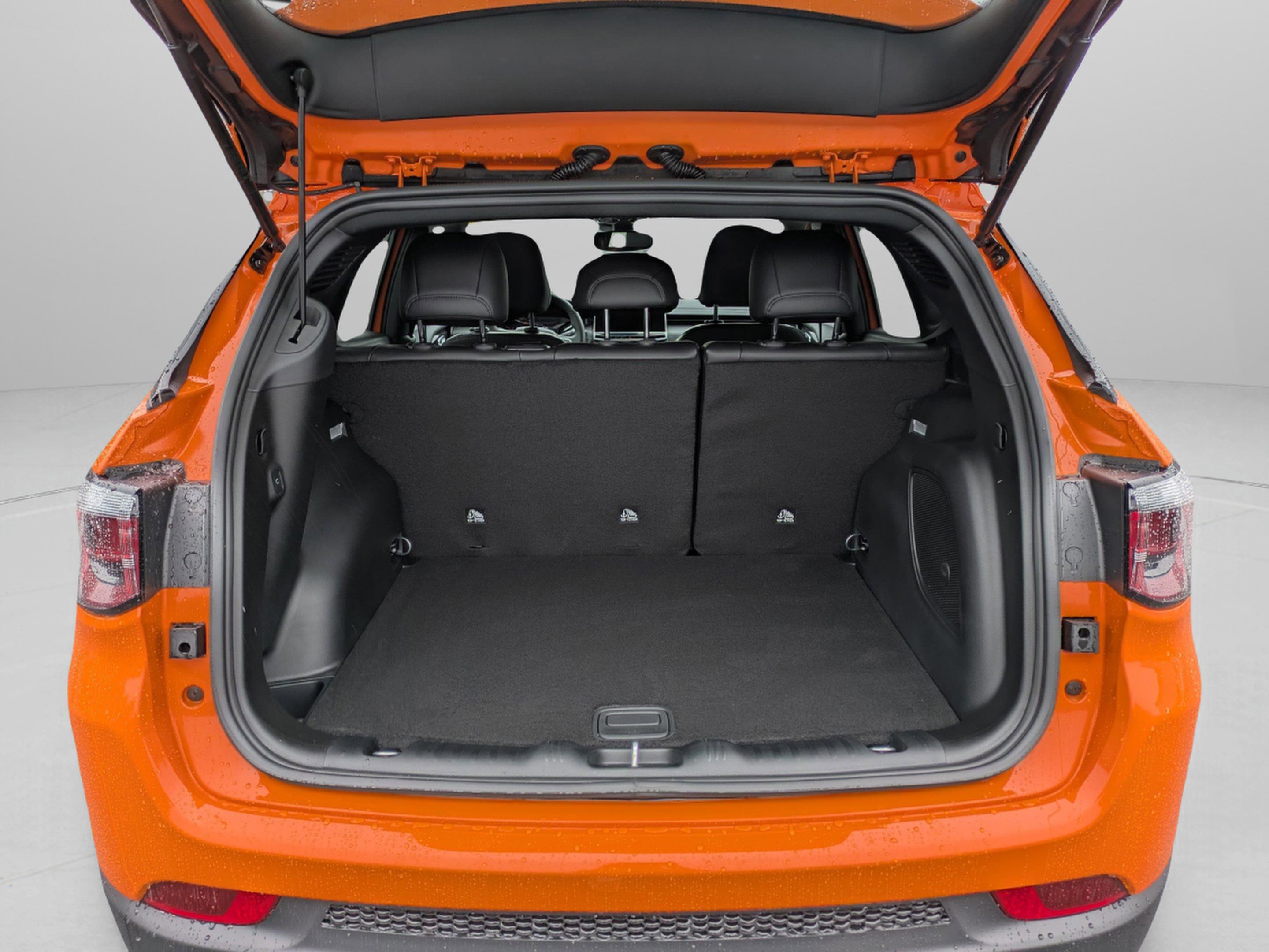 New 2026 Jeep Compass Latitude w/ Sun and Sound Group image 9