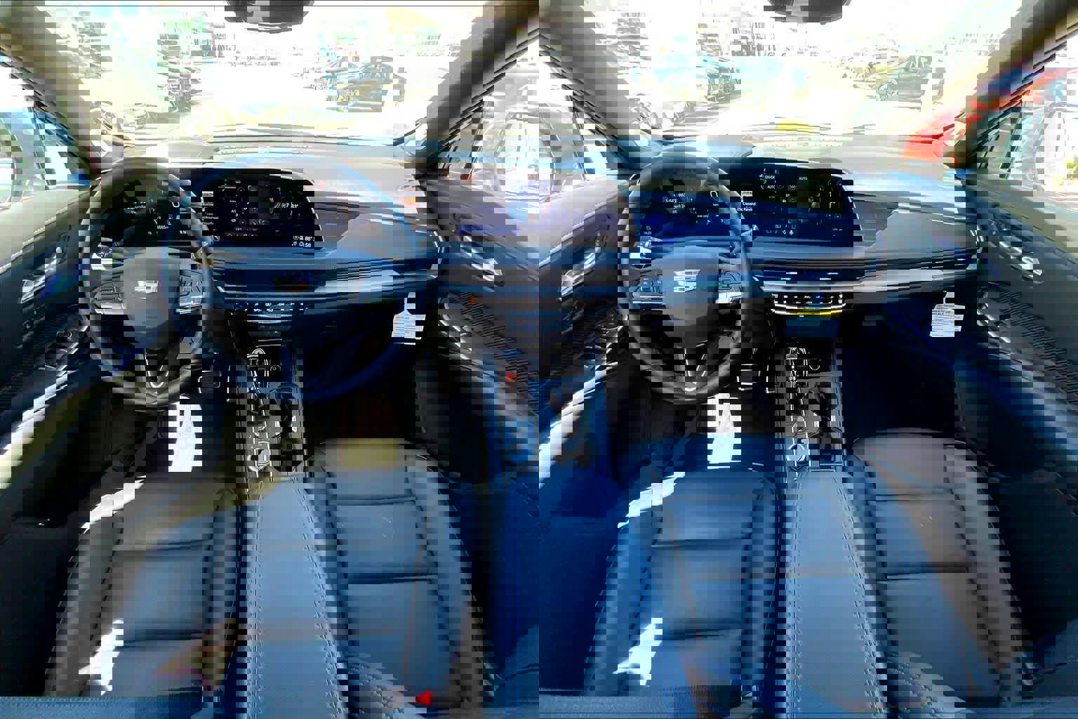 Used 2025 Cadillac XT4 Sport w/ Technology Package image 14