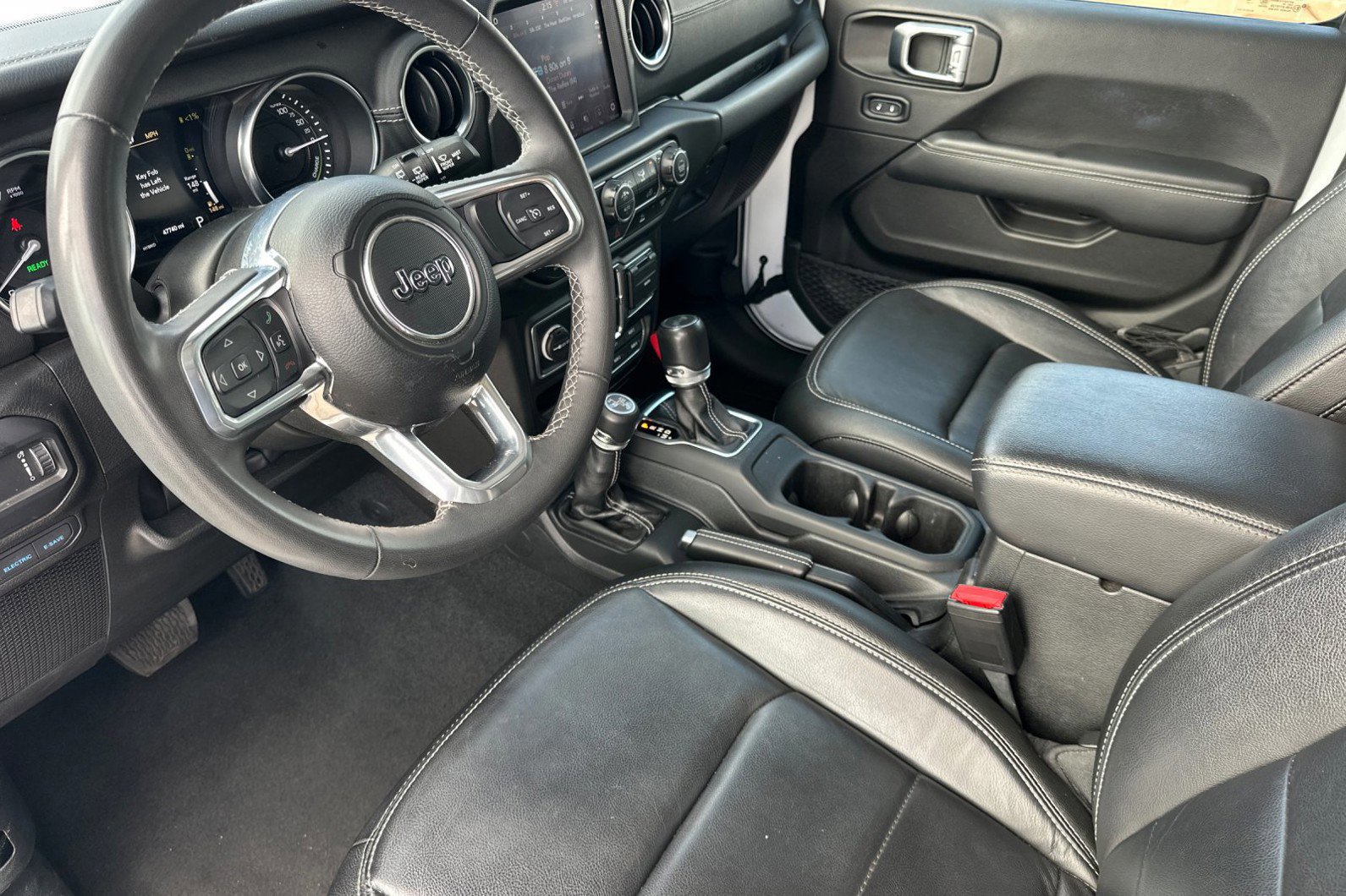 Used 2023 Jeep Wrangler Sahara image 10