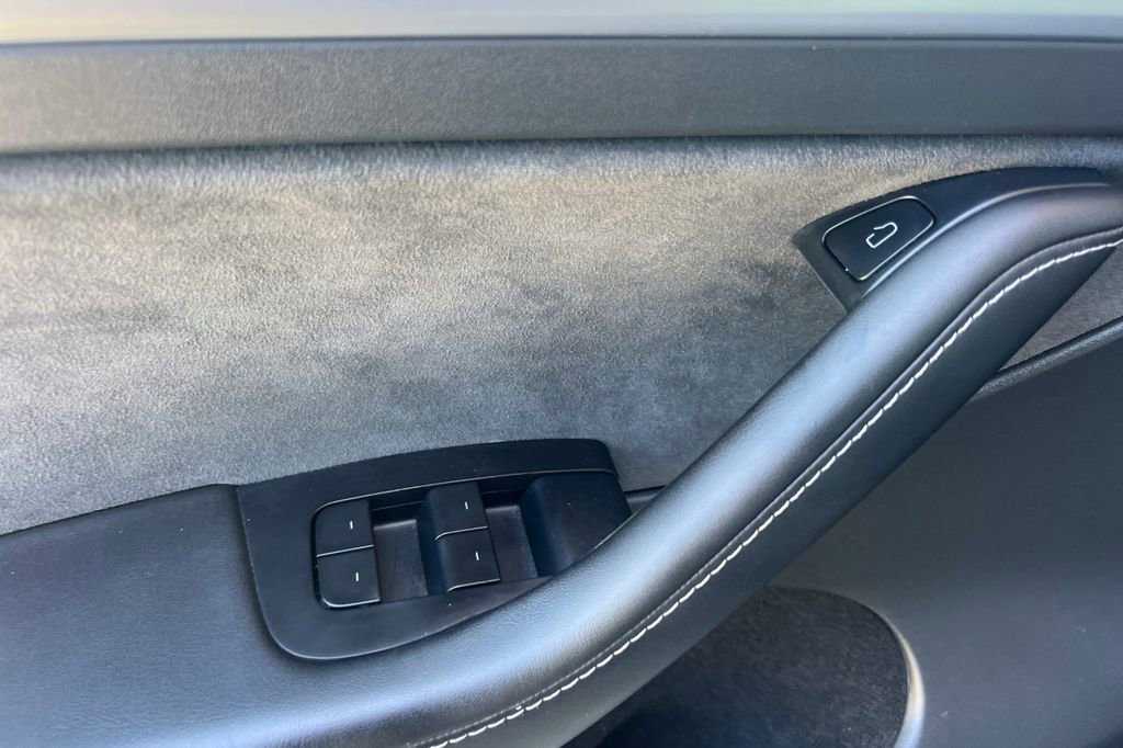 Used 2022 Tesla Model Y Performance AWD/4WD image 13