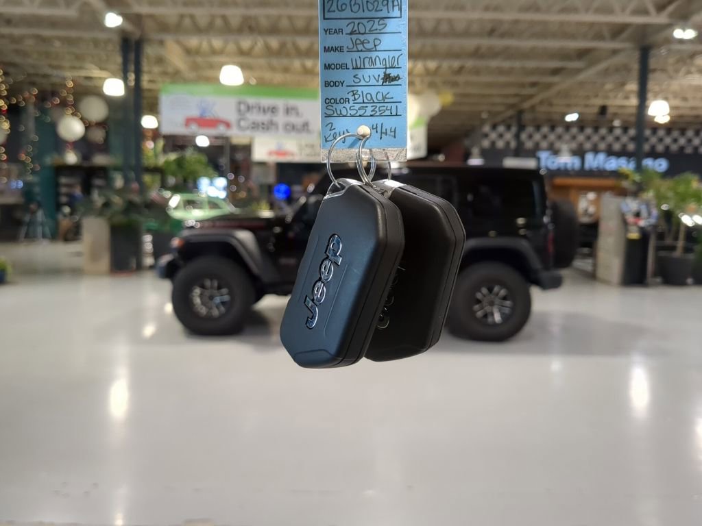 Used 2025 Jeep Wrangler Unlimited Rubicon w/ XTREMEE 35" Tire Package image 4