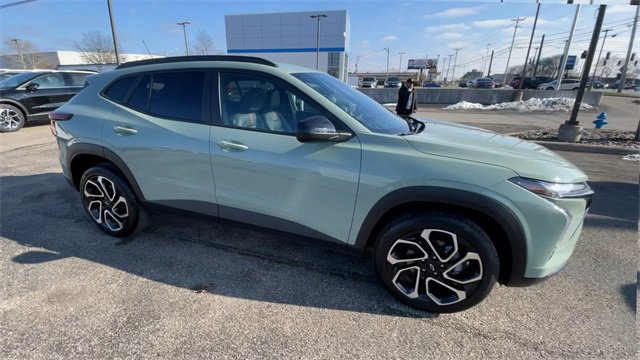 Used 2024 Chevrolet Trax RS w/ Driver Confidence Package image 3