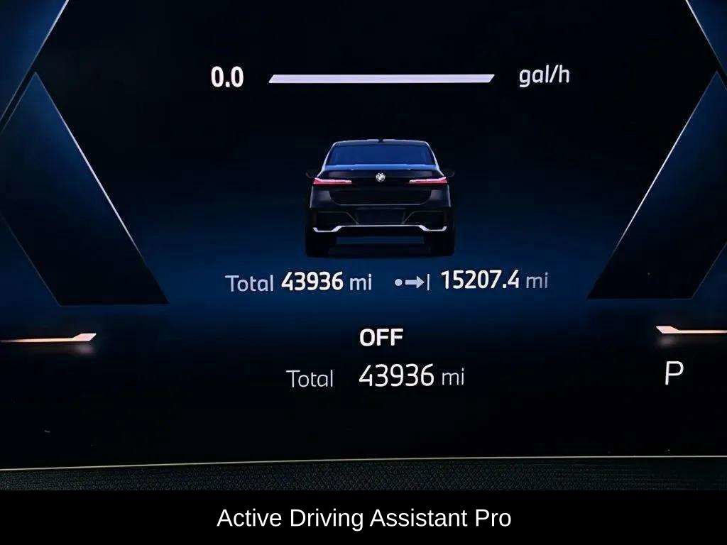 Used 2023 BMW 760i xDrive image 18