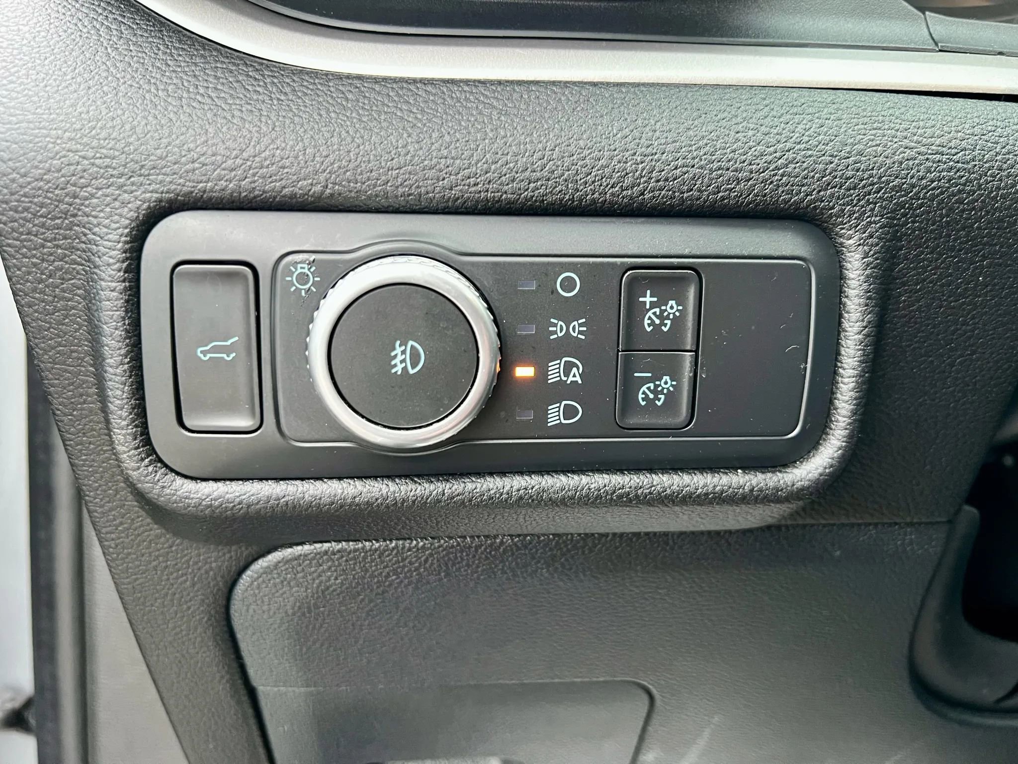 Used 2022 Ford Explorer XLT w/ Equipment Group 202A image 37