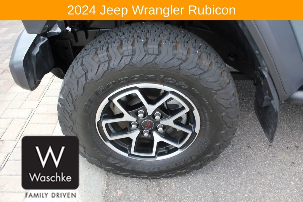 Used 2024 Jeep Wrangler Unlimited Rubicon w/ Convenience Group AWD/4WD image 11