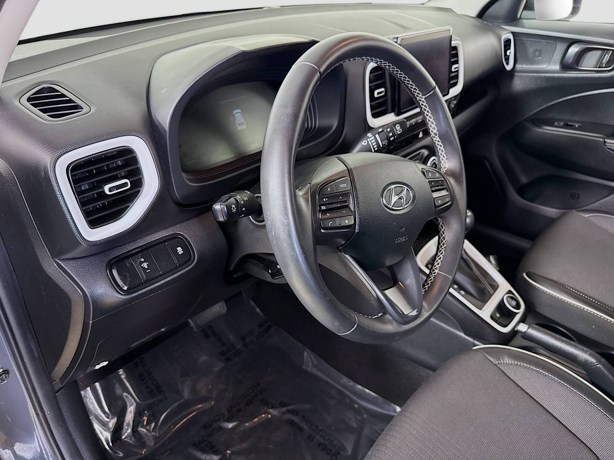 Used 2024 Hyundai Venue Limited image 21