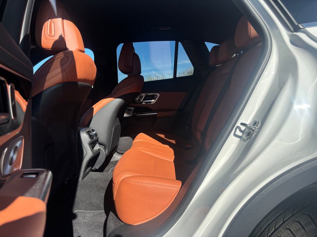 Used 2024 Mercedes-Benz GLC 300 4MATIC image 4