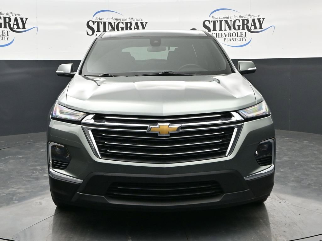 Used 2023 Chevrolet Traverse LT FWD image 2