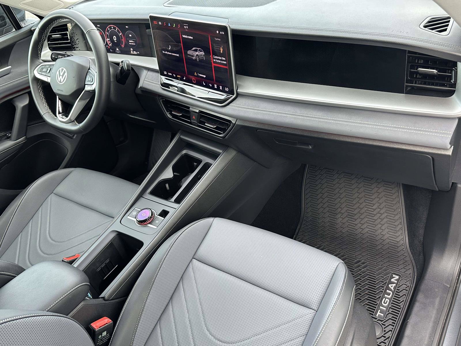Certified 2025 Volkswagen Tiguan SE AWD/4WD image 12