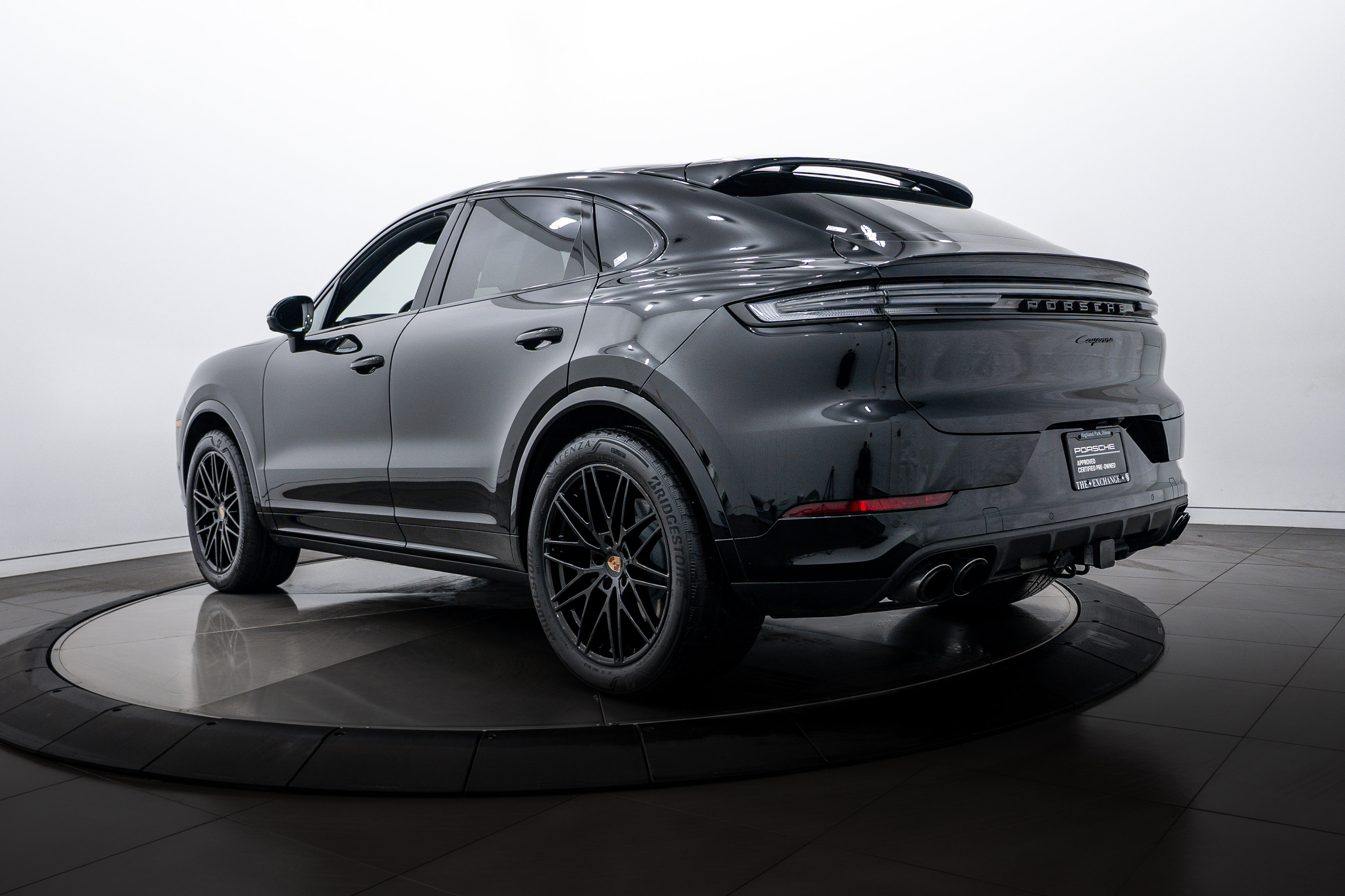 Certified 2025 Porsche Cayenne Coupe image 3