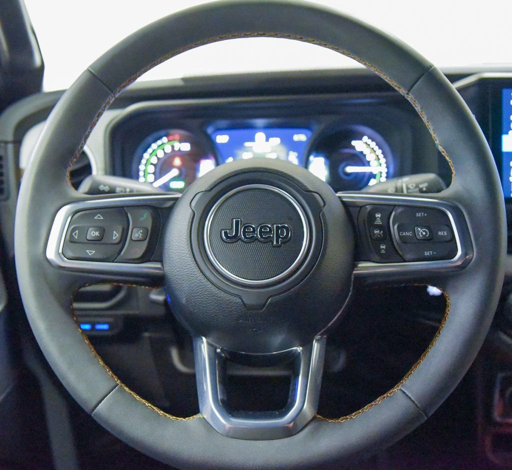 Used 2024 Jeep Wrangler Unlimited Sahara w/ Technology Group image 28