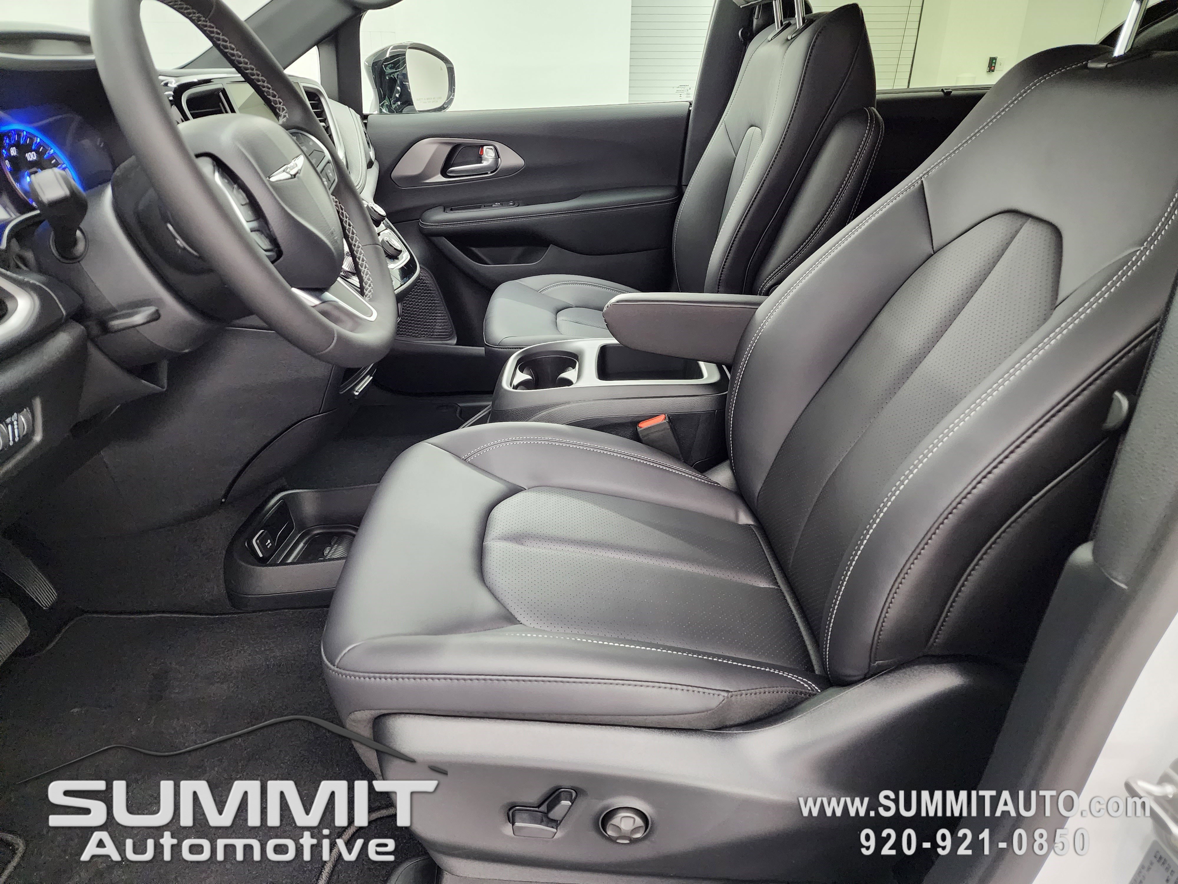 New 2026 Chrysler Pacifica Select FWD image 8