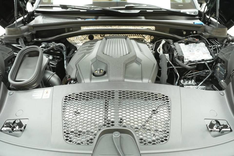 New 2026 Porsche Macan AWD/4WD image 30