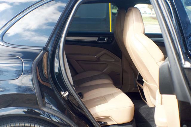 Used 2023 Porsche Cayenne AWD/4WD image 44