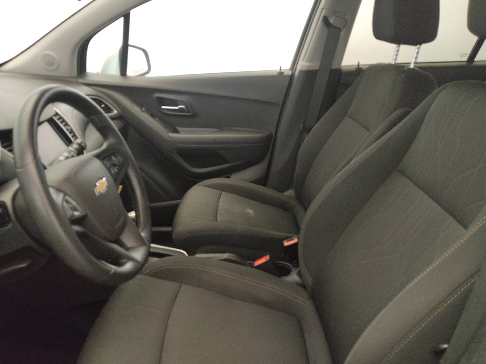 Used 2020 Chevrolet Trax LT FWD image 17
