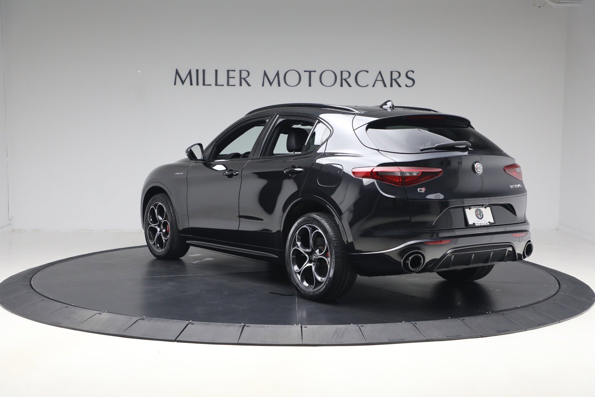 Used 2023 Alfa Romeo Stelvio Veloce AWD/4WD image 6