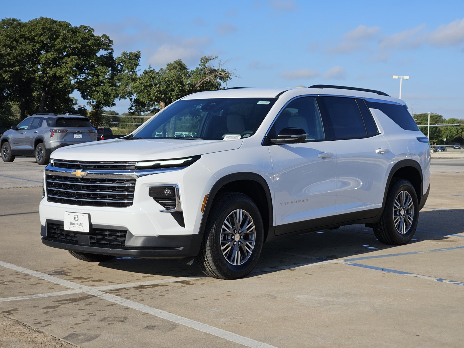 New 2027 Chevrolet Traverse LT w/ Driver Confidence Package FWD image 2