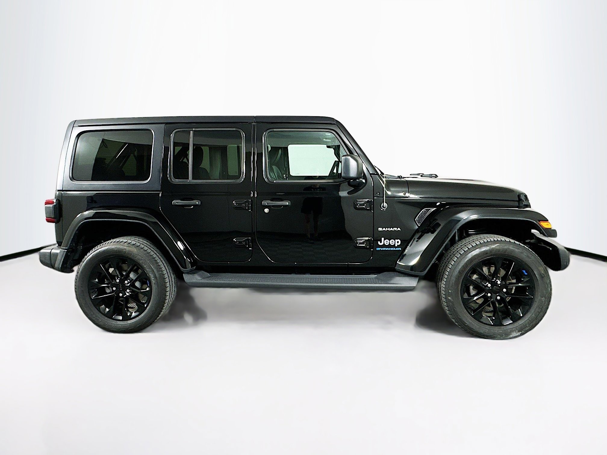 Used 2023 Jeep Wrangler Sahara AWD/4WD image 10