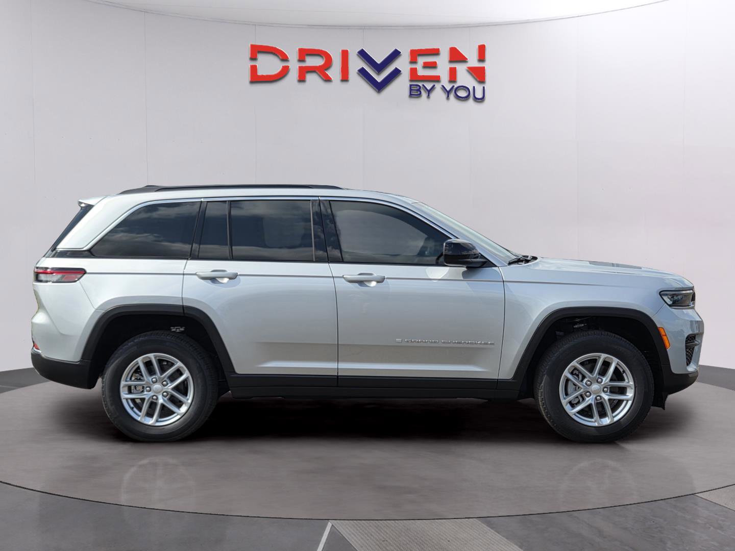 New 2025 Jeep Grand Cherokee Laredo X w/ Luxury Tech Group I image 6