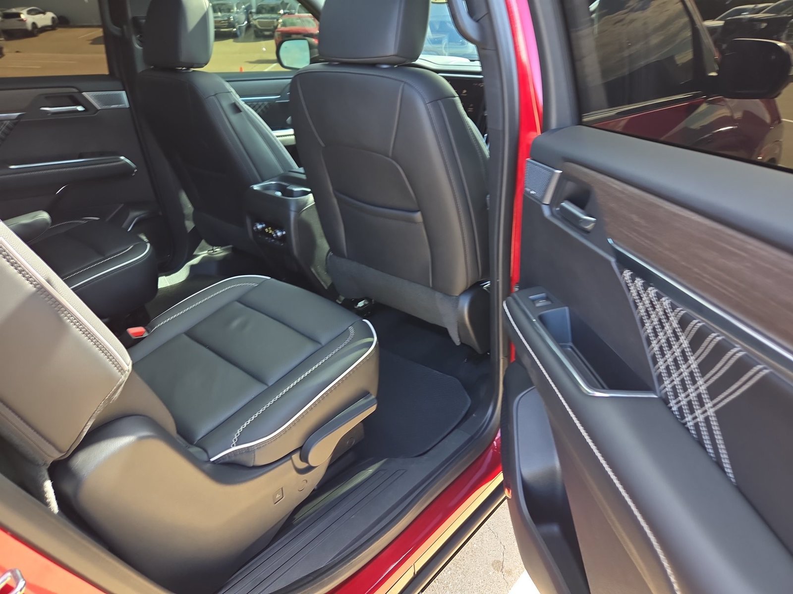 Used 2025 GMC Acadia Denali w/ Super Cruise Package FWD image 27