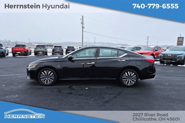 Used 2023 Nissan Altima 2.5 SV image 4