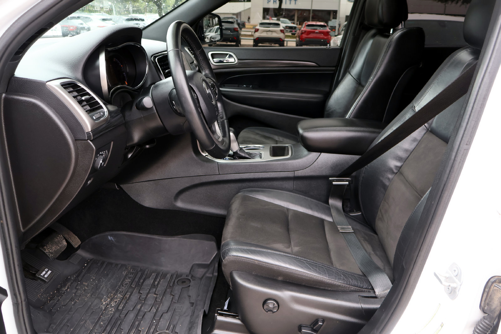 Used 2019 Jeep Grand Cherokee Altitude AWD/4WD image 18