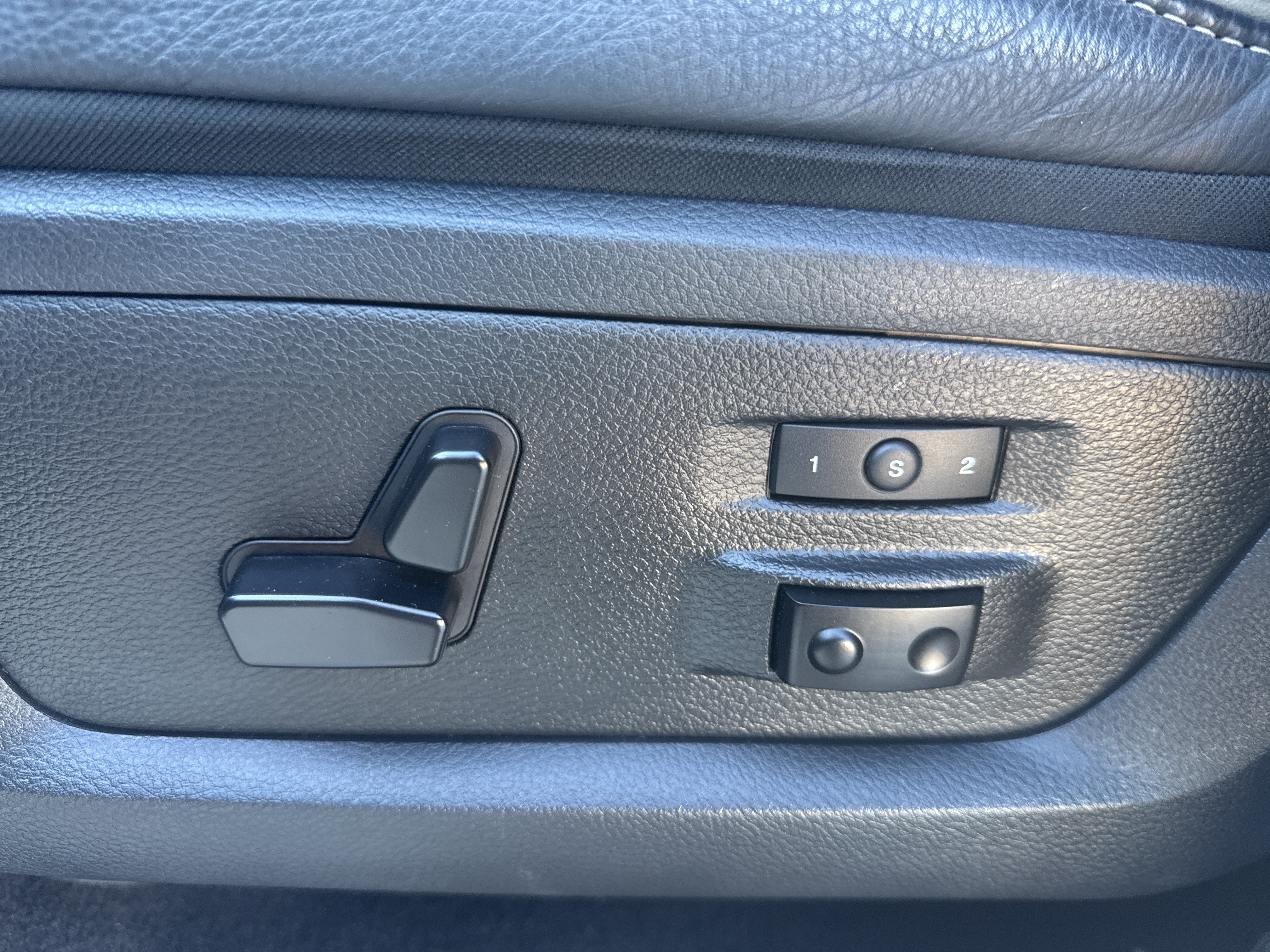 Used 2015 RAM 2500 Limited AWD/4WD image 14