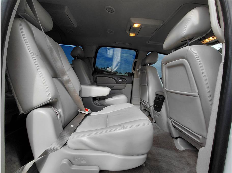 Used 2010 Chevrolet Suburban LTZ image 19