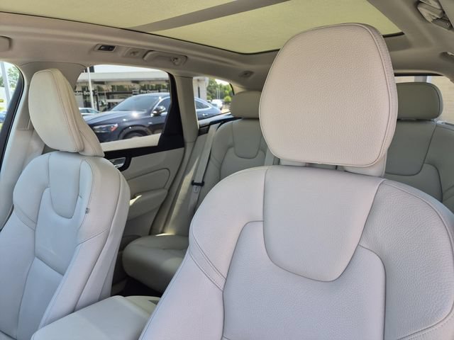 Used 2021 Volvo XC60 T5 Momentum w/ Premium Package FWD image 15