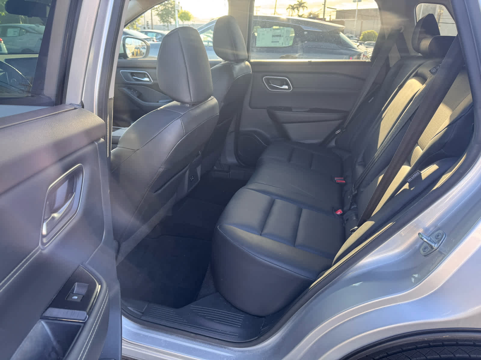 Used 2021 Nissan Rogue SV w/ Premium Package image 9