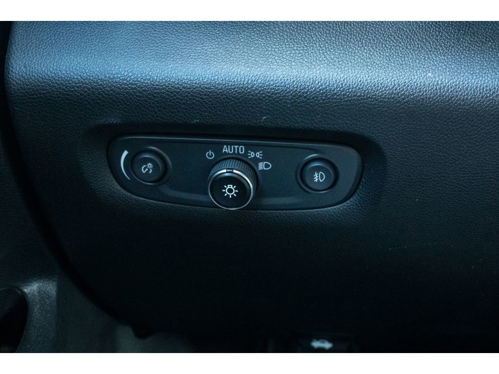 Used 2021 Chevrolet Traverse LT image 29