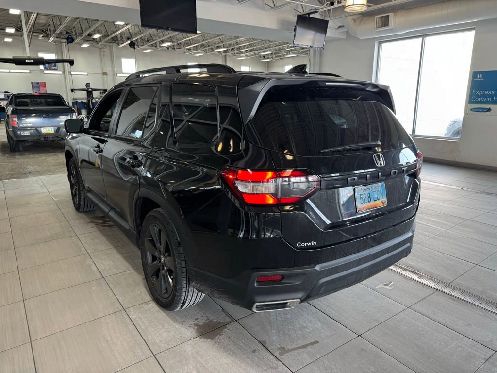 Used 2023 Honda Pilot Sport image 6