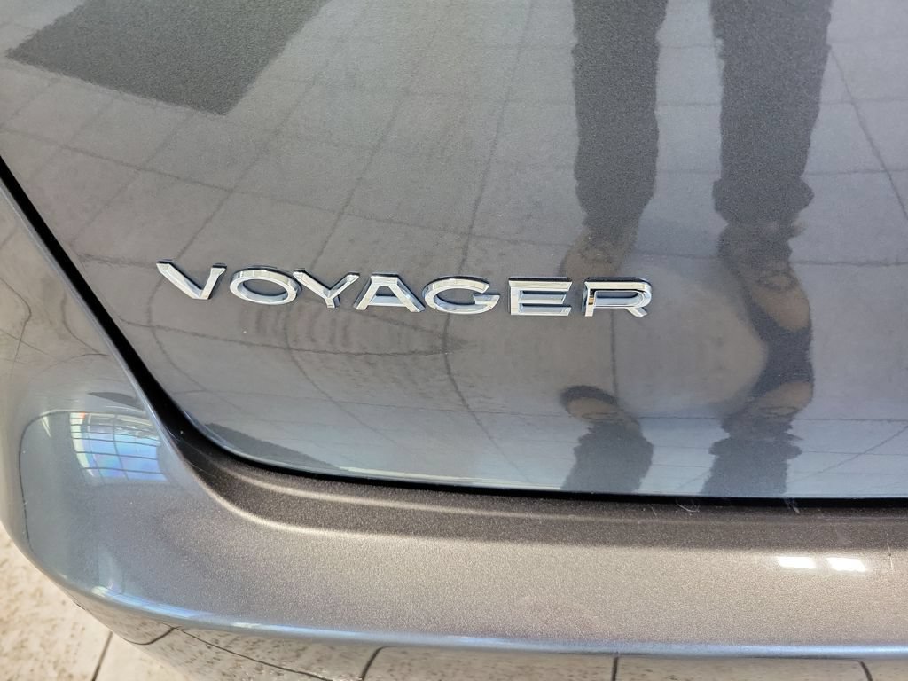 Used 2023 Chrysler Voyager LX FWD image 16