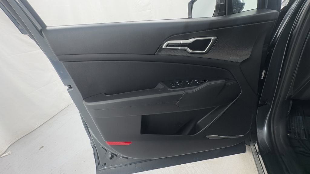 Used 2024 Kia Sportage LX image 18