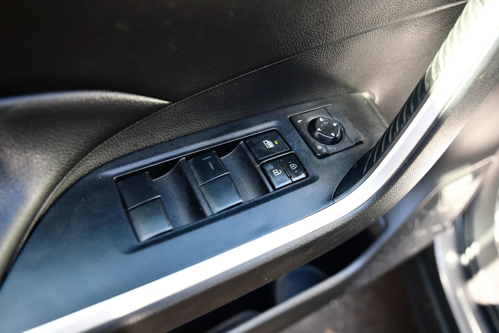 Used 2020 Toyota RAV4 LE w/ All Weather Liner Package image 15