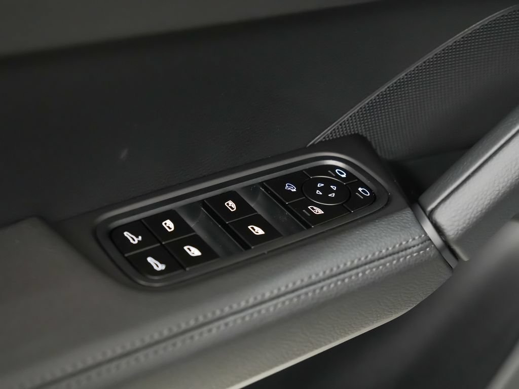 New 2026 Porsche Cayenne Coupe AWD/4WD image 21